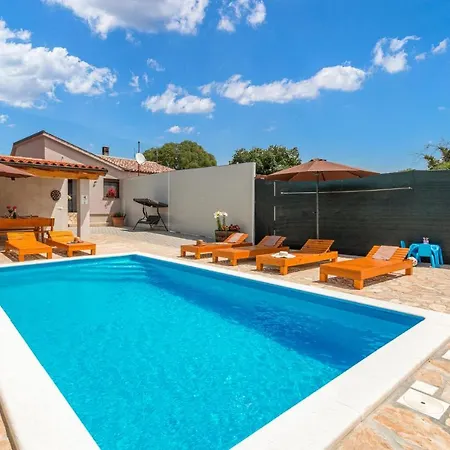 2 Bedroom In 4* Galižana