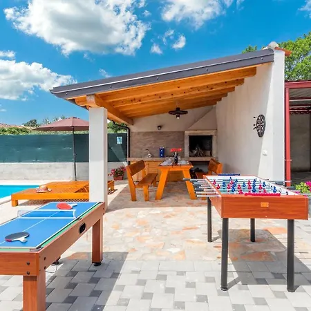 2 Bedroom In 4* Galižana
