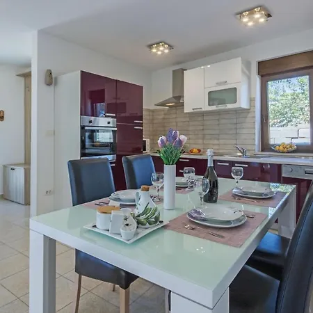 2 Bedroom In 4* Galižana